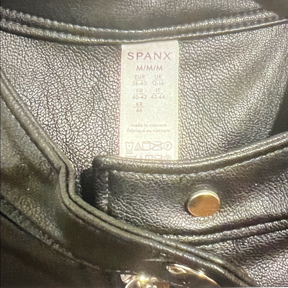 SPANX Black Leather Jacket NWOTS size M pit to pit 19 inches - Picture 2 of 9